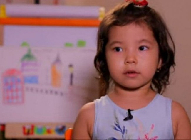 Видео: В Узбекистане 6-летняя Омина выучила флаги 150 стран