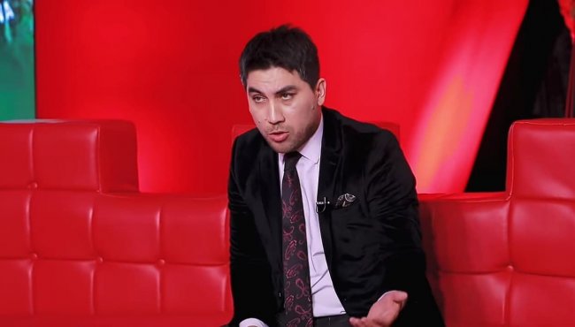 Видео: У режиссера Ахада Каюма случился нервный срыв во время шоу на ТВ