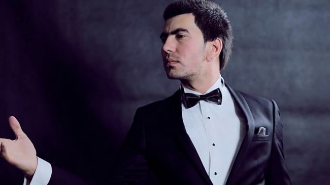 Видео: Молодой человек на свадьбе устроил скандал с певцом Сардором Мамадалиевым во время его выступления