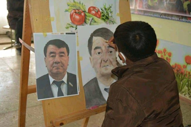 Пользователи сети раскритиковали нарисованный школьником портрет хокима Сурхандарьинской области