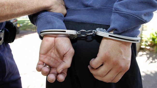 В Ташкентской области пьяный судья оскорбил и порвал форму инспектора ДПС