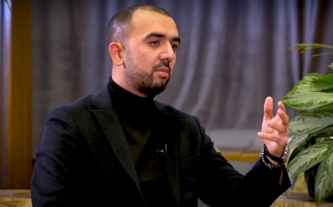 Видео: Сын Шерали Джураева прокомментировал скандал с певцом Сан Жаем