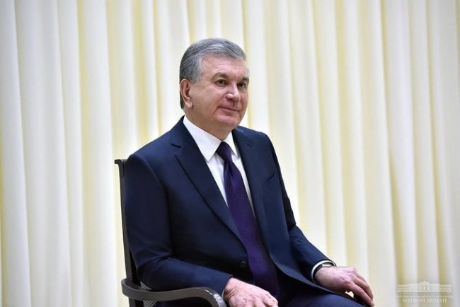 Президент Узбекистана поздравил граждан с Днем Конституции