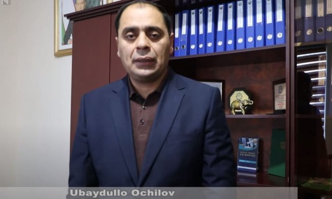 Видео: Заместитель хокима Касанского района прокомментировал свое лежачее положение в кабинете