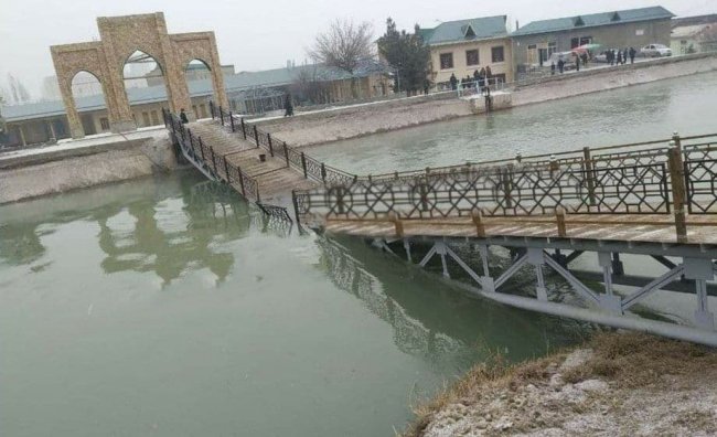 В Намангане обрушился недавно построенный мост