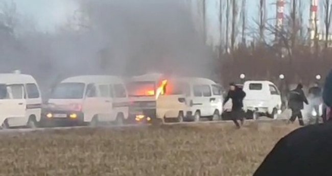 Видео: В Наманганской области загорелся автомобиль в очереди за газом