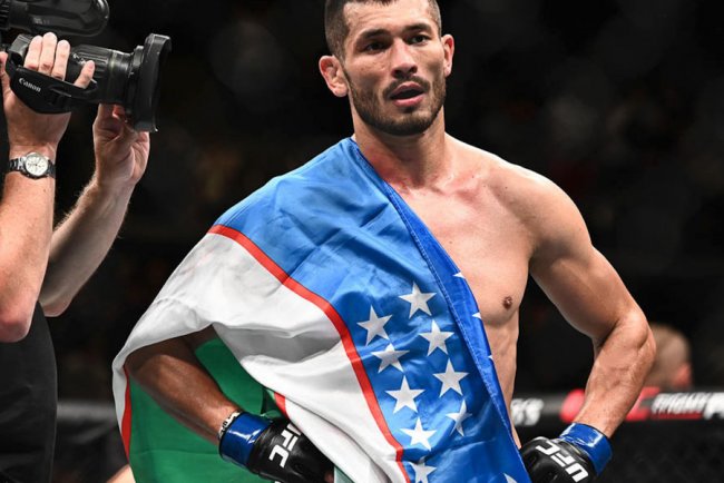 Видео: Узбекский боец UFC Махмуд Мурадов одержал третью победу