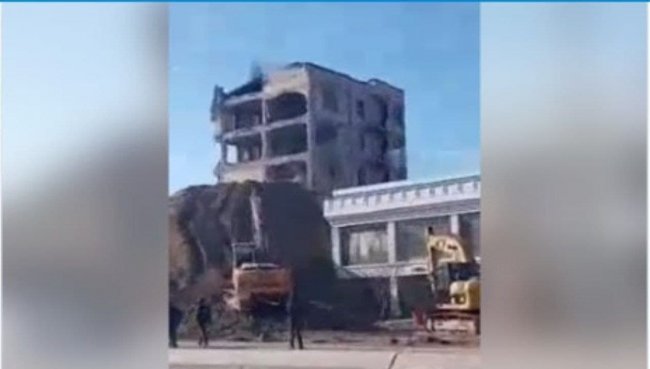 Видео: В Джизакской области снесли второе здание на месте разрушения новостройки
