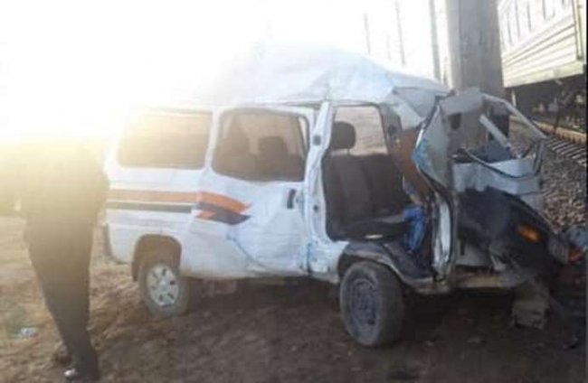 В Сурхандарьинской области водитель Damas врезался в двигающийся поезд