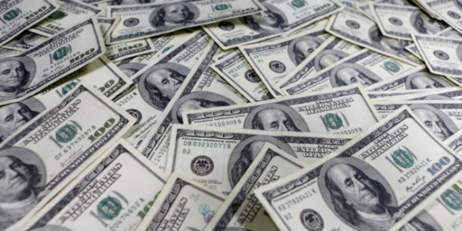 В Узбекистане курс доллара продолжает стремительно расти уже третью неделю