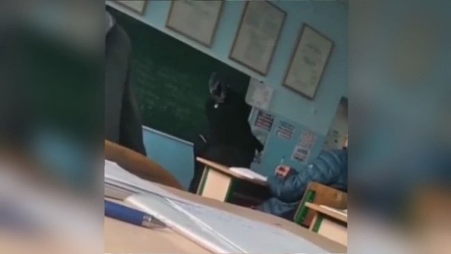 Видео: В Ташкентской области учительница избила ученика