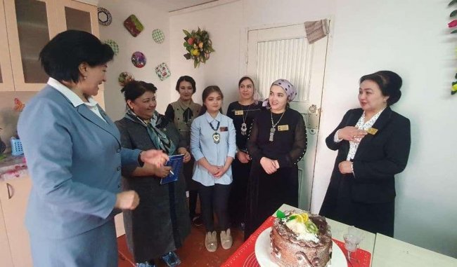 Активист УзЛиДеП бесплатно обучает девушек, внесенных в «Аёллар дафтари»