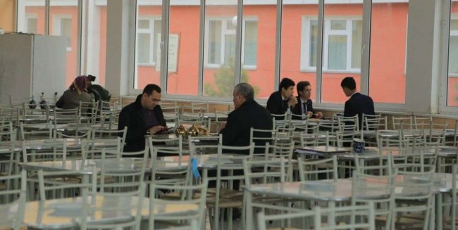 Министр высшего образования пообедал в столовой для студентов