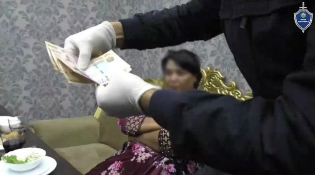 В Навоийской области девушку пытались продать за 400 000 сумов в качестве проститутки