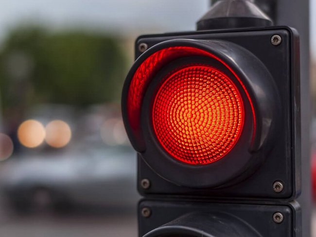 Замминистра предложил ввести уголовную ответственность за повторный проезд на красный сигнал светофора