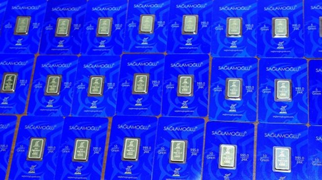 В Узбекистане задержали женщин, которые пытались незаконно провезти золотые слитки на 880 млн сумов
