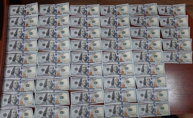 В Ташкентской области задержаны мужчины, которые изготавливали фальшивые доллары