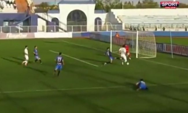 Видео: Узбекские футбольные арбитры вновь опозорились