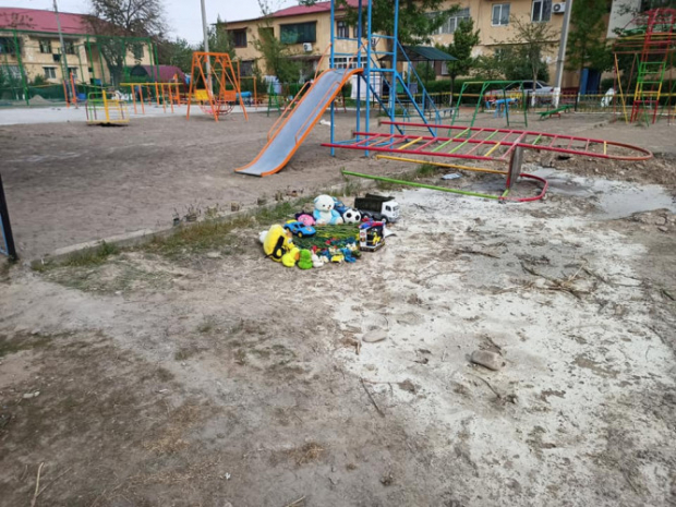 Железная горка на детской площадке насмерть придавила восьмилетнего ребенка в одном из районов Ташкента