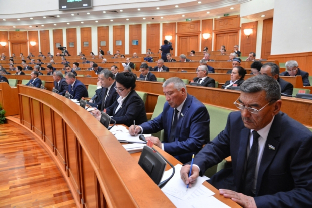 Депутаты Узбекистана обсуждают проект о Земельном кодексе в новой редакции
