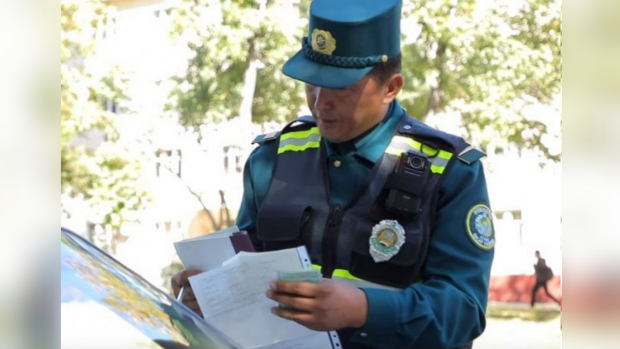С 1 сентября в Узбекистане водители смогут ездить без ряда бумажных документов