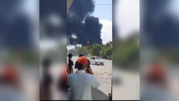 Видео: В Коканде на автозаправке загорелся бензовоз