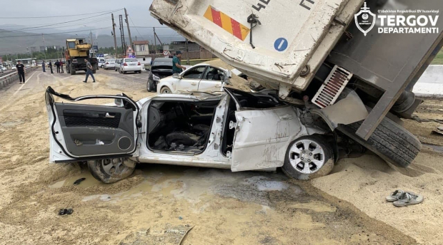 Видео: В Ангрене грузовик протаранил 7 автомобилей, есть погибшие