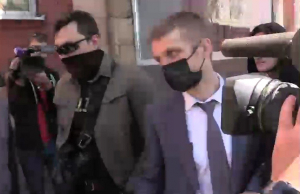 Видео: Узбекистанец, работающий охранником Моргенштерна устроил скандал с журналистами