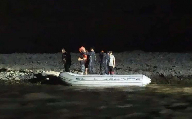 Сотрудники МЧС спасли подростков, которые не смогли выбраться с острова на реке Чирчик