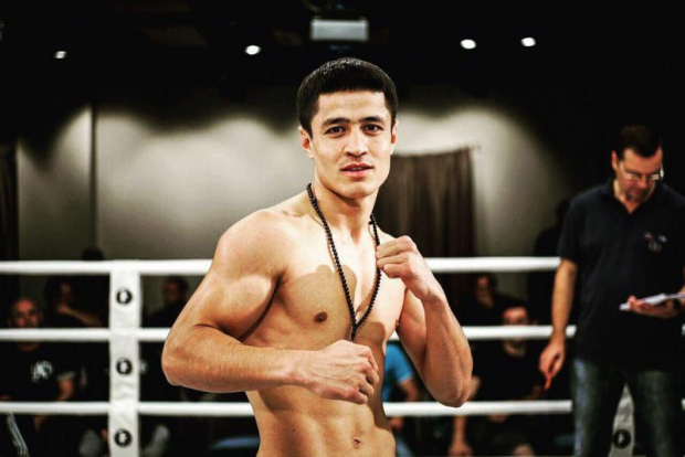 Видео: Узбекский боксер Шохджахон Эргашев победил очередного соперника