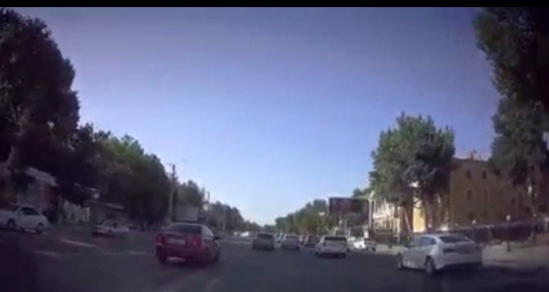 Видео: В Самарканде наказали водителя, ехавшего на встречной полосе