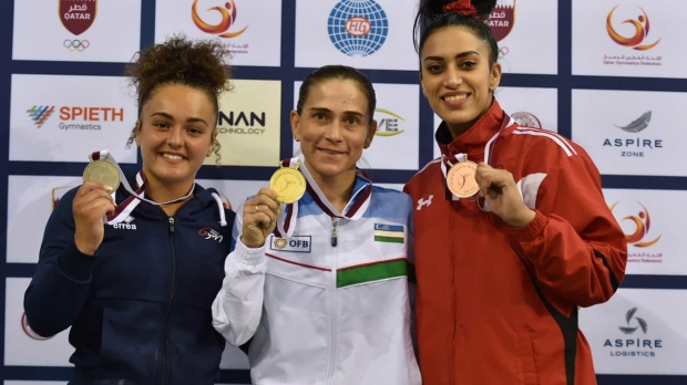 Видео: Гимнастка Оксана Чусовитина завоевала золотую медаль на Кубке мира в Катаре
