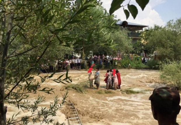 Видео: В Наманганской области в результате селя погибли 8 человек