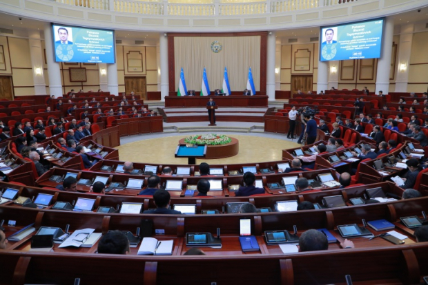 Названо количество узбекских депутатов, получивших вакцину от коронавируса