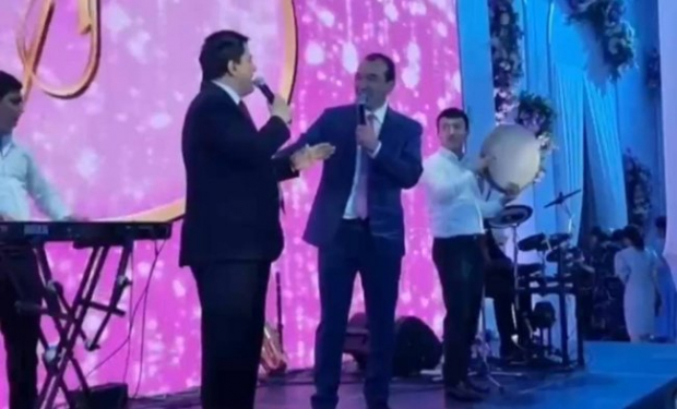 В сети опубликовали видео выступления министра культуры Озодбека Назарбекова на свадьбе