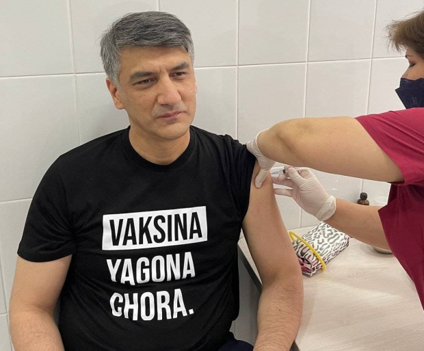 Лидер партии Миллий тикланиш Алишер Кадыров получил вакцину от коронавируса