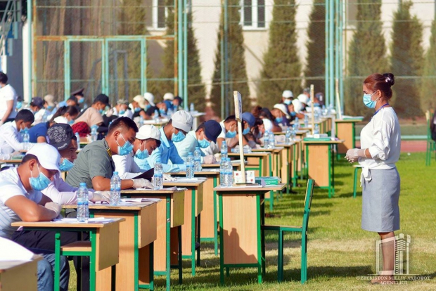 В Узбекистане абитуриентам разрешили приходить на вступительные экзамены в головном уборе