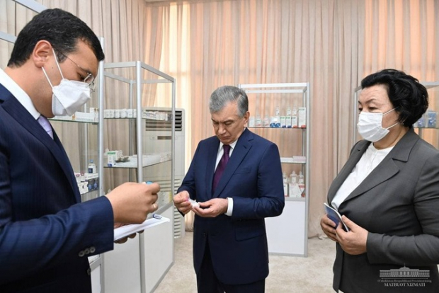 Пресс-секретарь Президента Узбекистана сообщил о вакцинации главы государства от коронавируса