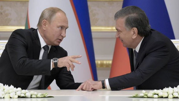 Президент Узбекистана провел телефонный разговор с руководителем России