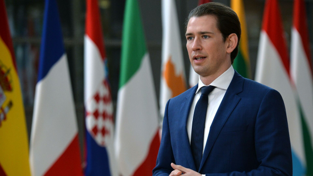 Канцлер Австрии заявил, что беженцев из Афганистана должны принять Узбекистан и Туркменистан