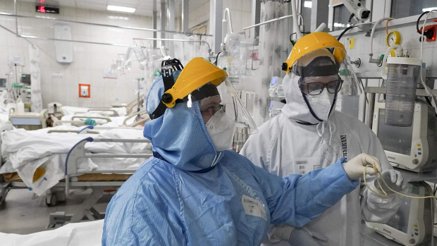 В Узбекистане коронавирус выявили еще у 807 человек