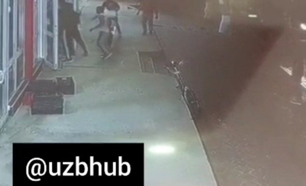 В сети распространилось очередное видео массового избиения спортсмена