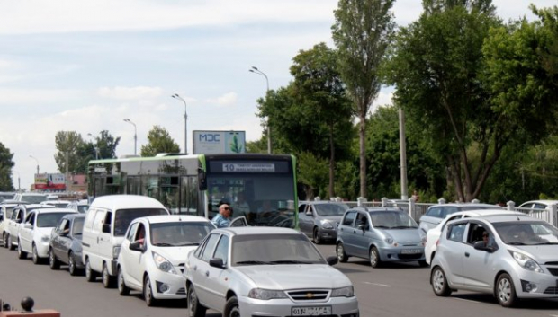 Названа причина дорожных пробок в Ташкенте