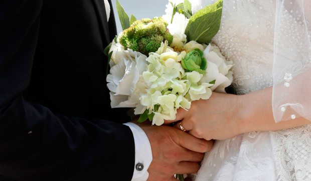 На узбекской свадьбе невеста покинула ресторан после удара жениха