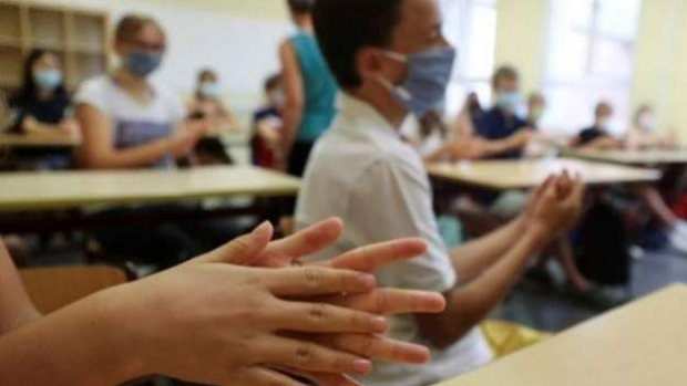 В школах Узбекистана вновь выявляется коронавирус