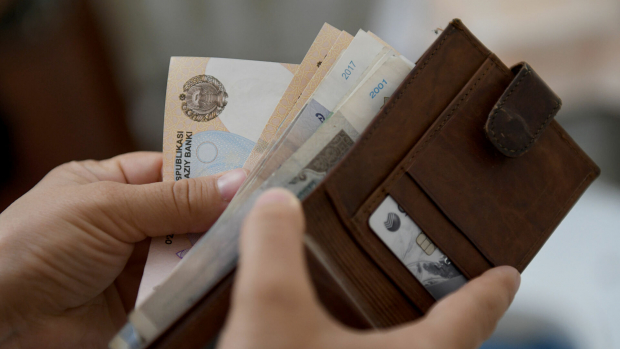 Узбекистанцев предупредили о мошенниках, которые ходят по домам граждан