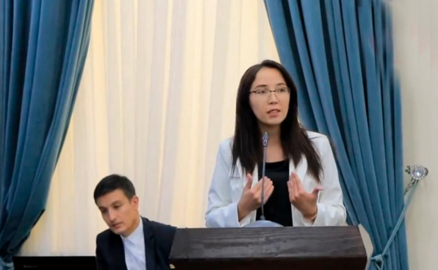Узбекская журналистка раскритиковала власти за использование русского языка