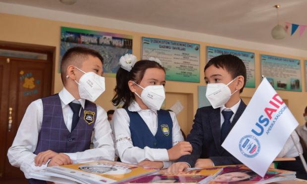USAID передало учебники школам Узбекистана на 10 млн долларов