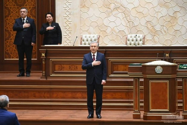 Шавкат Мирзиёев принес присягу и вступил в должность президента