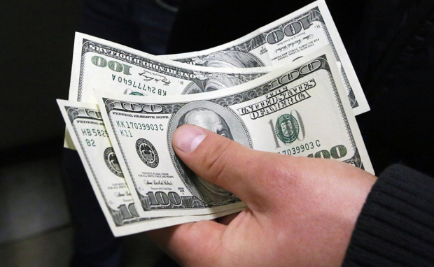 В Узбекистане курс доллара приблизился к 10800 сумов